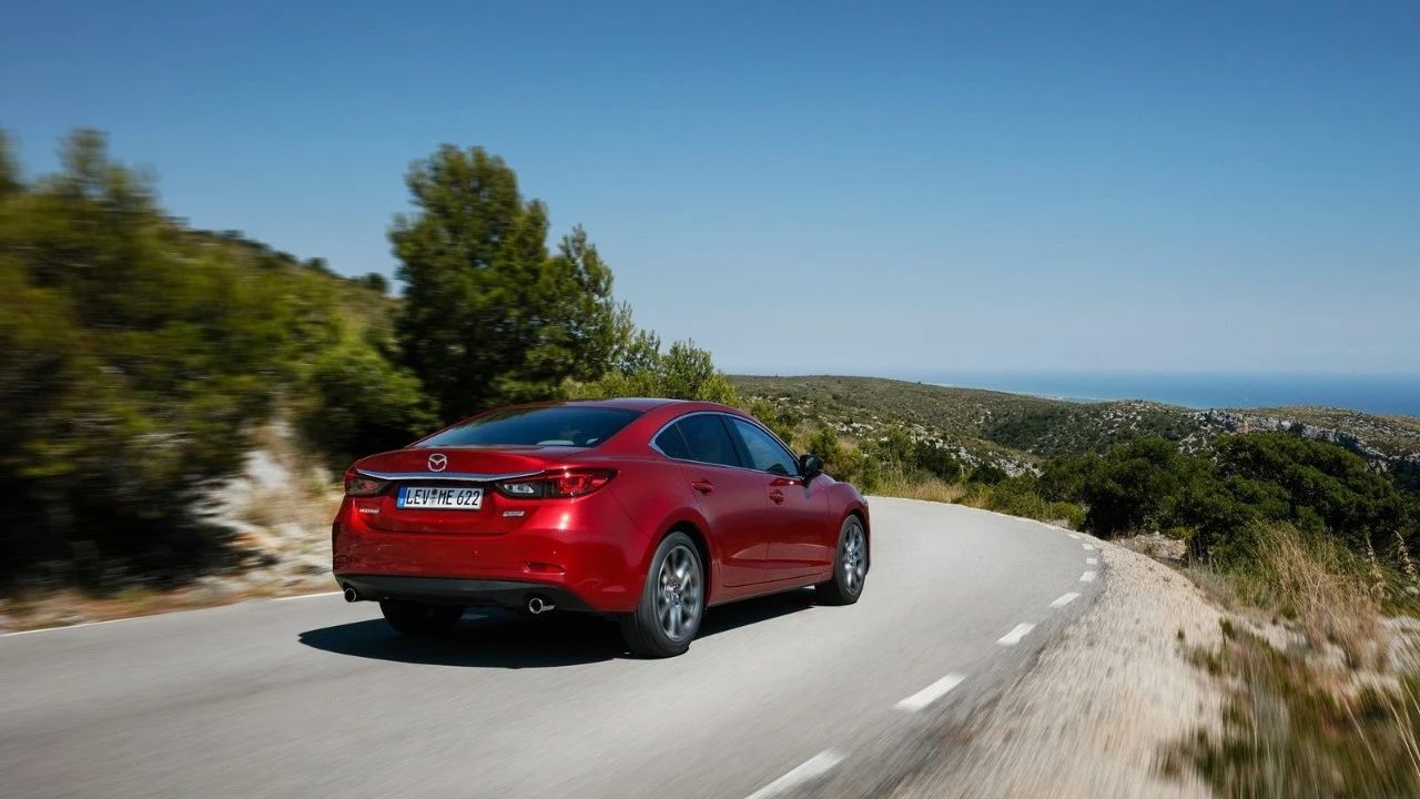 全新本田雅阁对比阿特兹！20万运动中型车该如何选择？