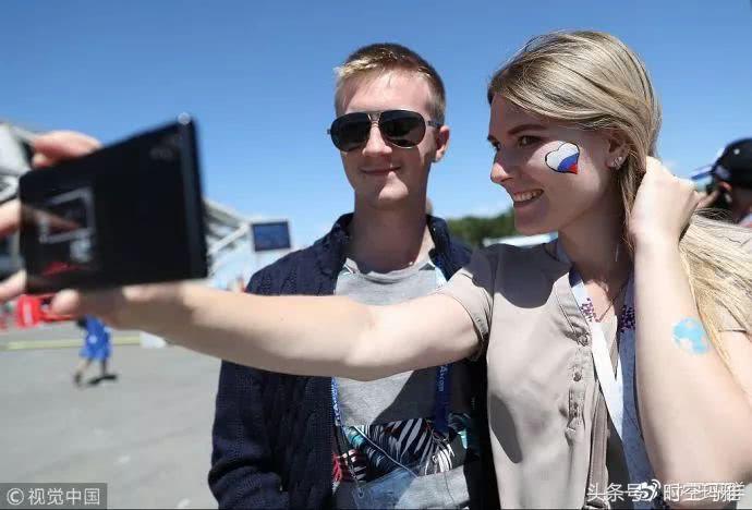 世界杯现场那些颜值巅峰女球迷,世界杯赛场那些高颜值女球迷瞬间