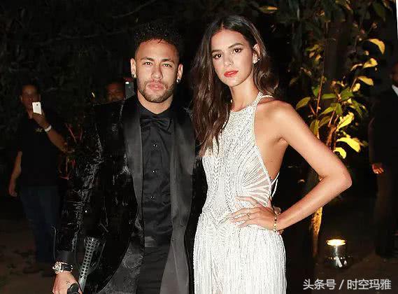 世界杯赛场那些高颜值女球迷瞬间,世界杯看台美女卡塔尔