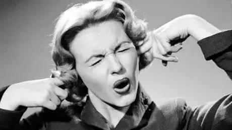 唱歌跑调居然真的是一种病,唱歌跑调还能当歌手么