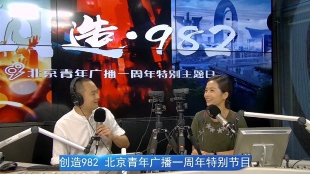 张杰关晓彤同框,张杰鸟巢演唱会关晓彤