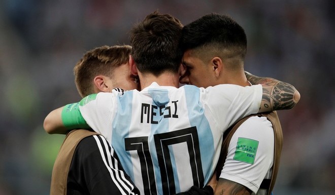 阿根廷梅西挥臂庆祝,达尼埃尔罗霍庆祝梅西夺冠