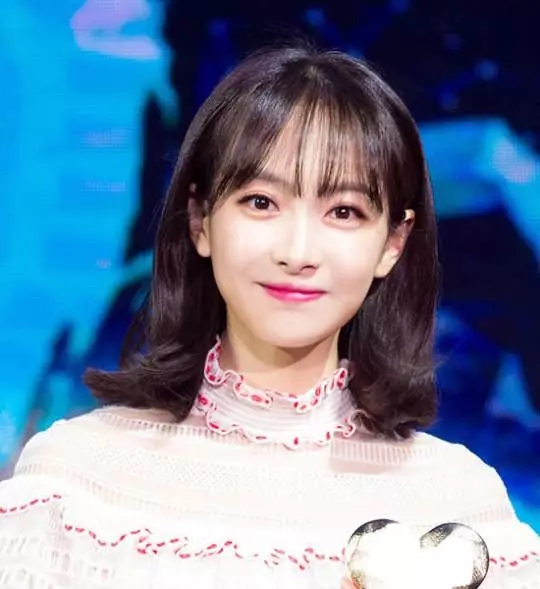 比较显脸小的刘海有哪些,现在流行显脸小的刘海