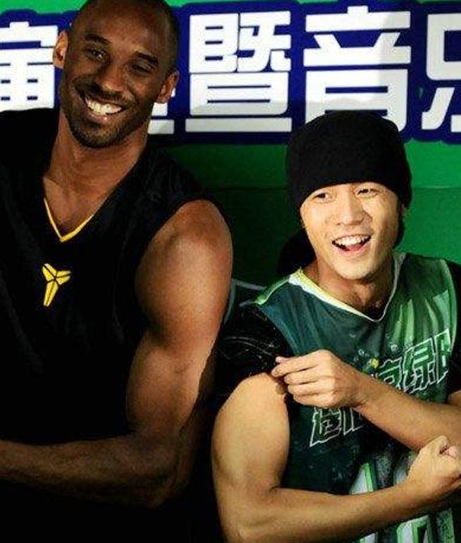 为啥说周杰伦是喝奶茶变胖的,周杰伦身材发福喝奶茶