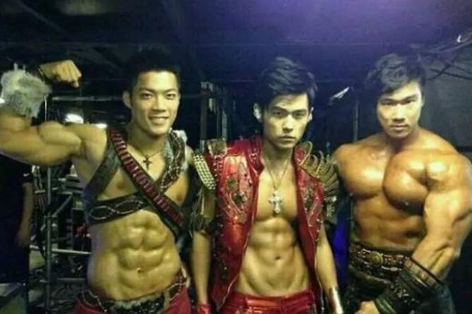 为啥说周杰伦是喝奶茶变胖的,周杰伦身材发福喝奶茶