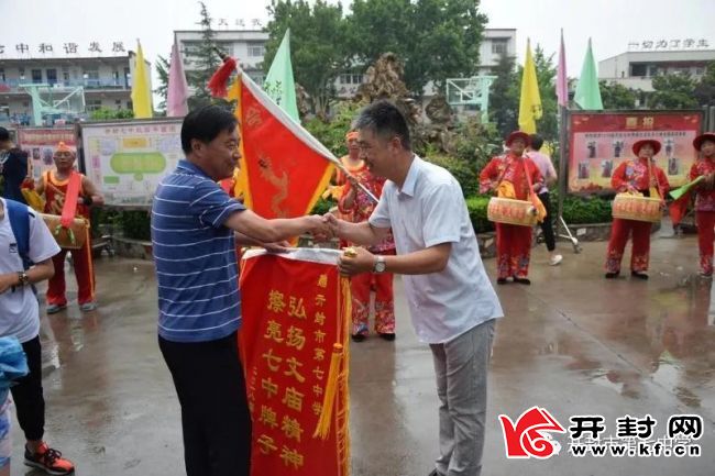 开封十七中2021高考成绩喜报,开封五中高考喜报2018