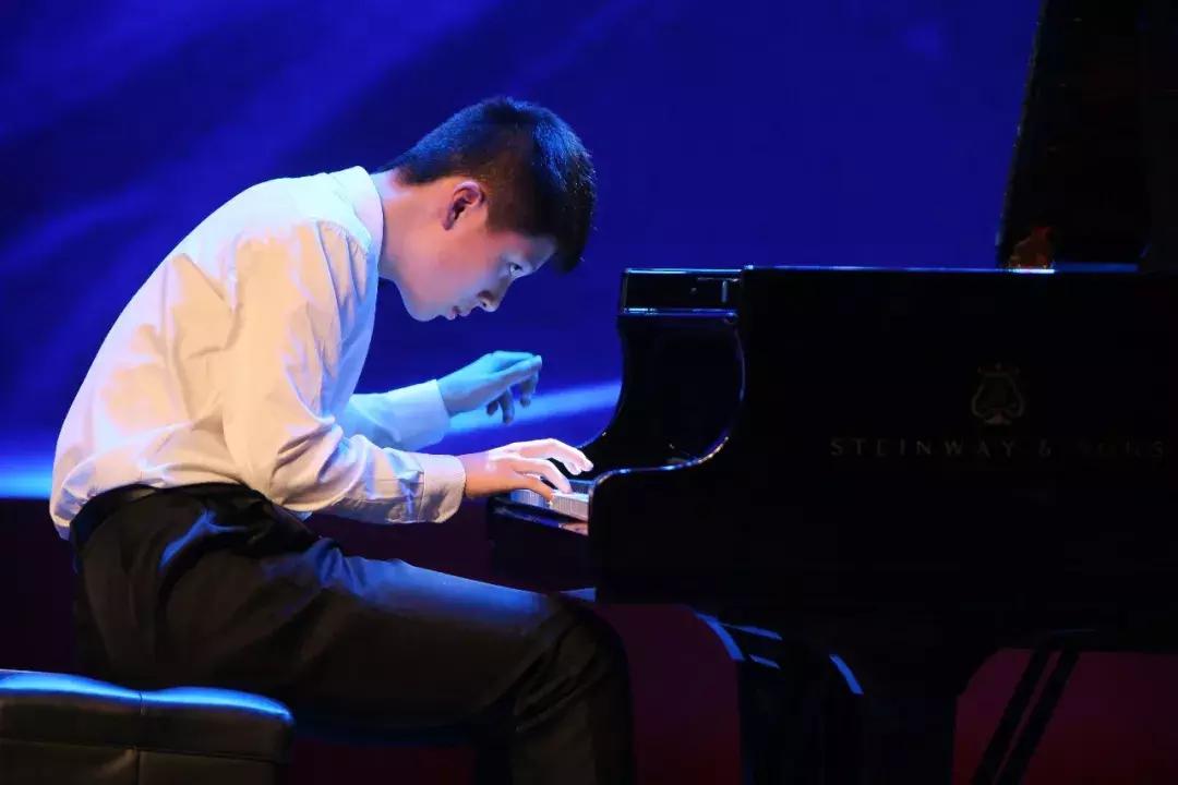 上个周末的群艺馆可以说是情义与情怀双结合，原因何在？快看正文！