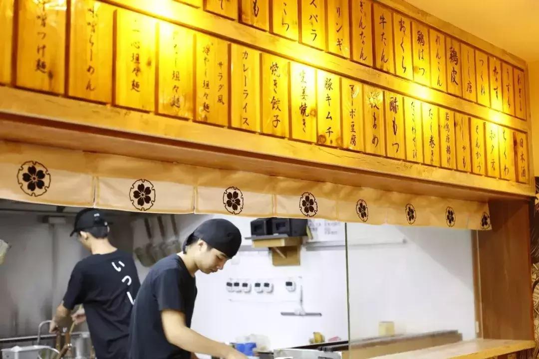 新天地开业的美食广场,新天地时尚购物中心美食