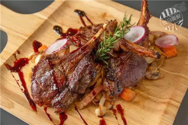 世界杯据点再+1！3.5米超大LED环绕式看球，竟然是个文艺咖啡馆……