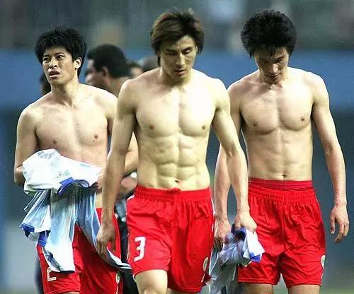 亲爱的国足同胞们，别再当“说嘴郎中”了，你们的足球丑陋至极！