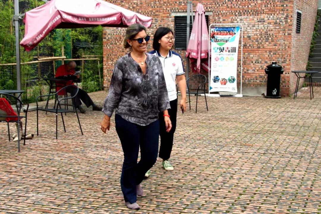 乌拉圭拉瓦耶哈省长考察皇家贝里斯足球俱乐部！