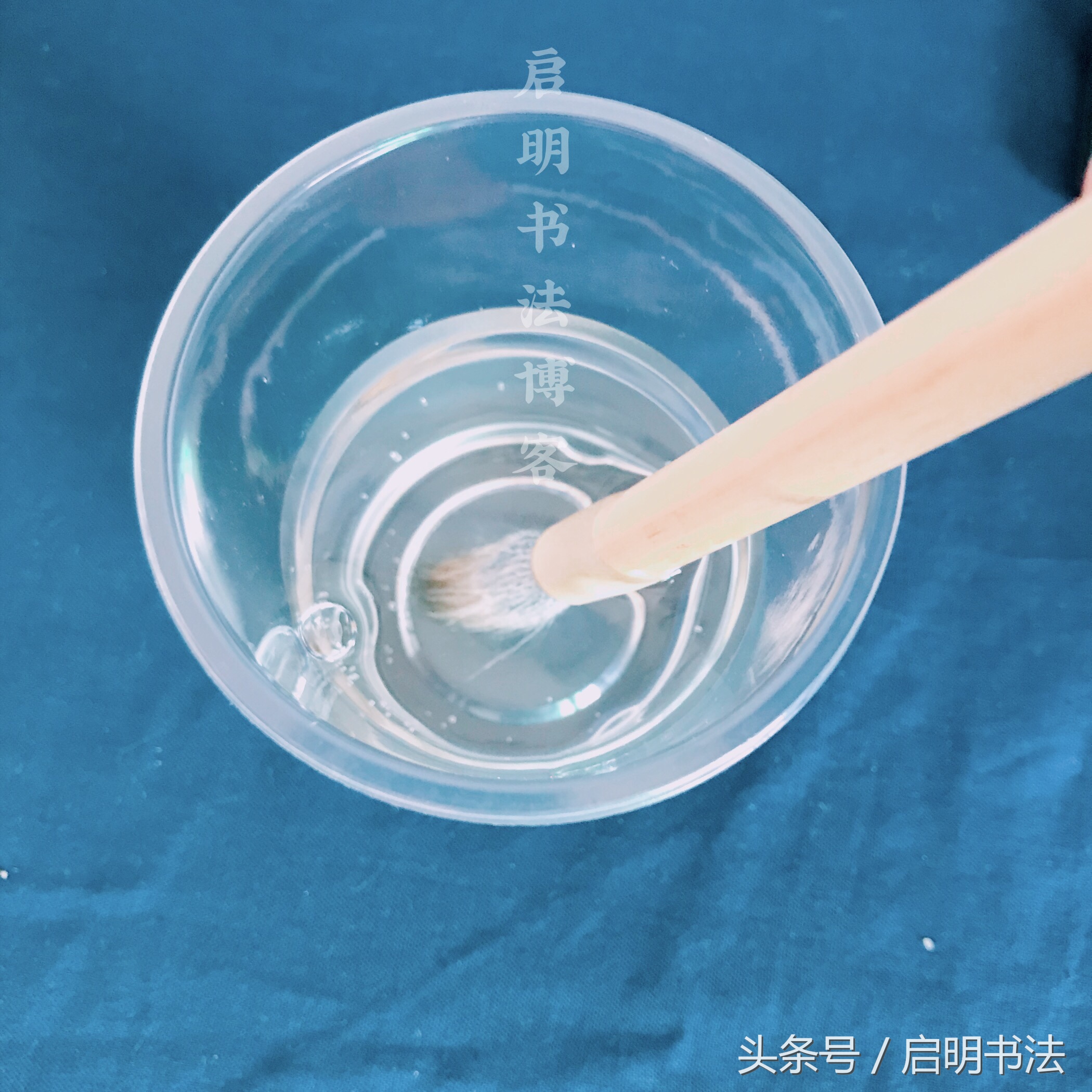 洗毛笔的绝招不弄脏水池,洗毛笔正确的方法