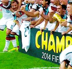 德国球员为什么戴面具,为什么德国球员戴面罩