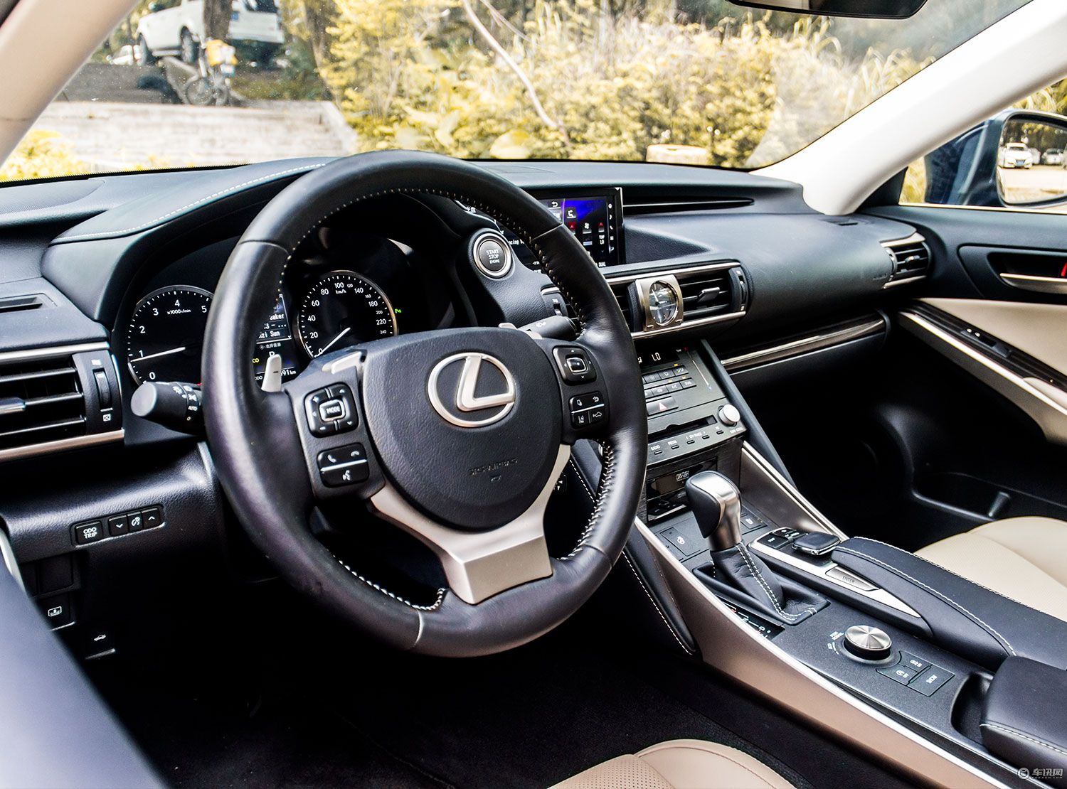这款高颜值轿车不只男人喜欢女孩看了也瞬间心动实拍雷克萨斯IS