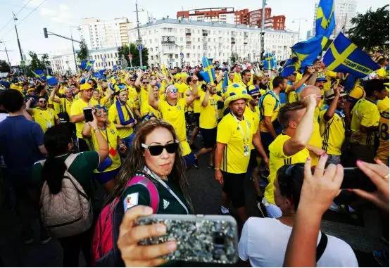 中国球迷最深刻的一件事世界杯,中国第一次进世界杯球迷有多疯狂