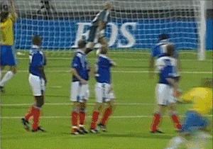 足球中的神奇弧线球,足球最不可思议的弧线球