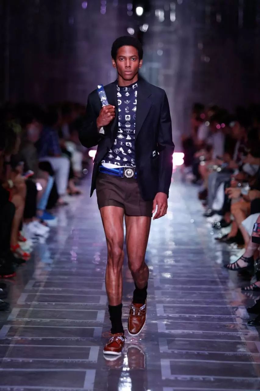 prada鍐嶇敓绯诲垪,prada鎹㈡帉闂ㄤ汉