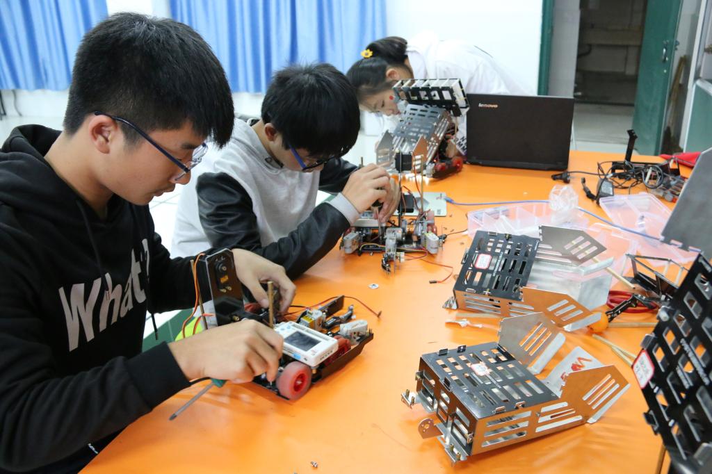 这是一个学校英语怎么写,填空题这是一个什么什么的湖