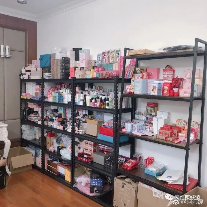 张辛苑用的化妆品,张辛苑化妆台图片