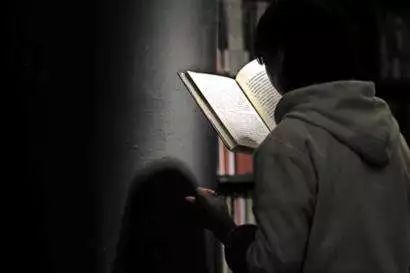 眼干眼涩按摩眼部有用吗,眼干眼涩用食疗怎么调理