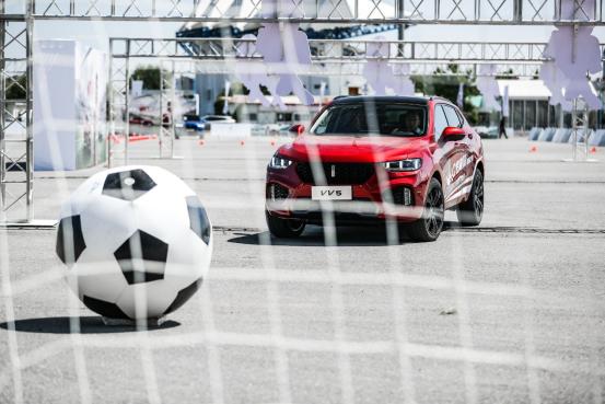 开着SUV踢足球这场球赛WEY何这么新鲜