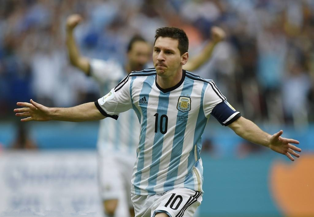 2022成神之路，我们必将为你（梅西）摇旗呐喊！西迷依然在！