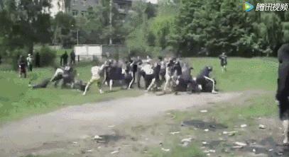 为什么俄罗斯的人喜欢穿阿迪,俄罗斯人为什么都喜欢穿阿迪