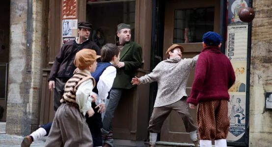 踢个足球而已,没想到踢出了一片黑丝与草原