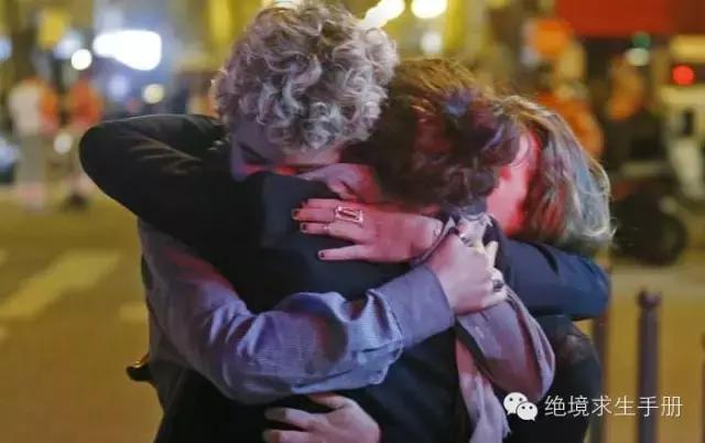 疯子砍人该怎么办,遇到砍人怎么应对