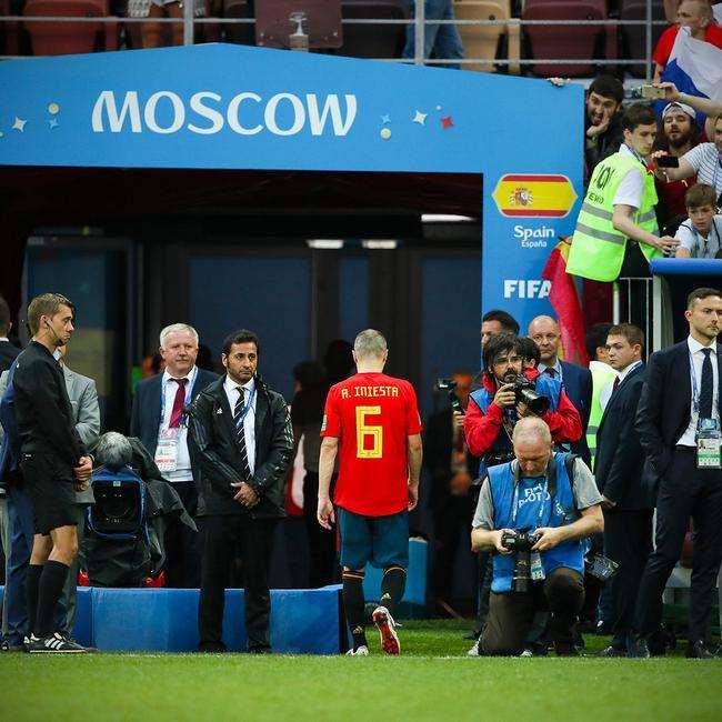 三大老臣齐退队！西班牙黄金一代正式谢幕，6年大满贯辉煌彻底结束