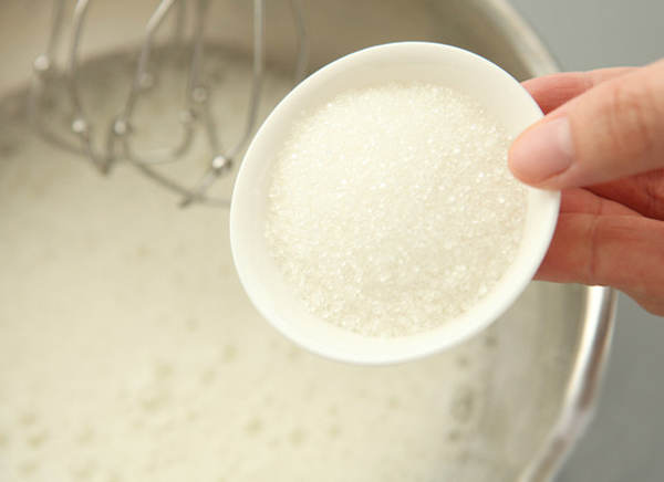 电饭煲蛋糕零失败的家常做法教程,电饭煲蛋糕的家常做法教程