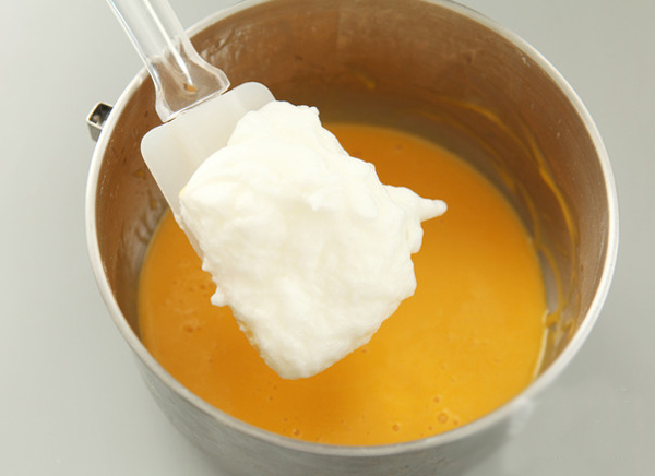 电饭煲蛋糕零失败的家常做法教程,电饭煲蛋糕的家常做法教程