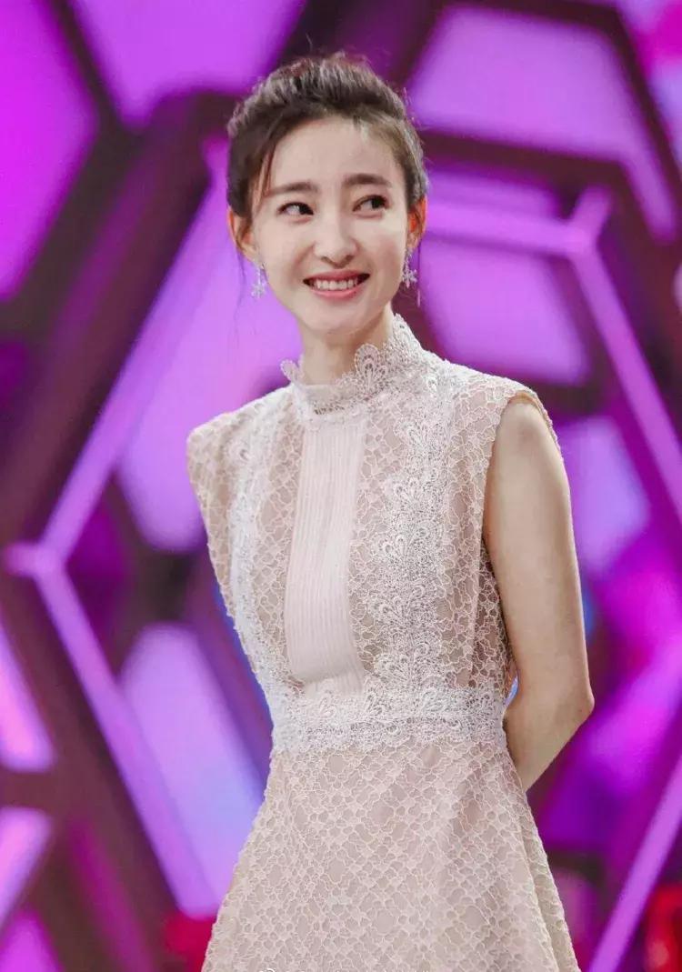 浅色系温柔连衣裙,浅色温柔风连衣裙