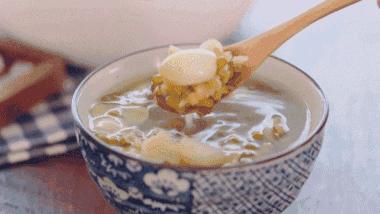 当绿豆汤变成“红豆汤”，营养损失巨大！学会一招，喝纯正绿豆汤