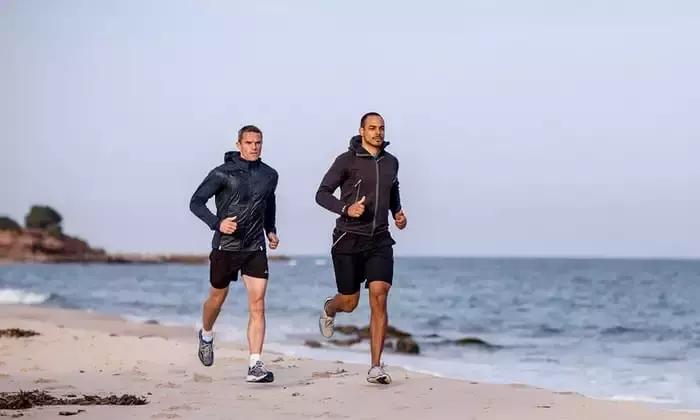 前脚掌先着地,前脚掌先着地还是全脚掌先着地