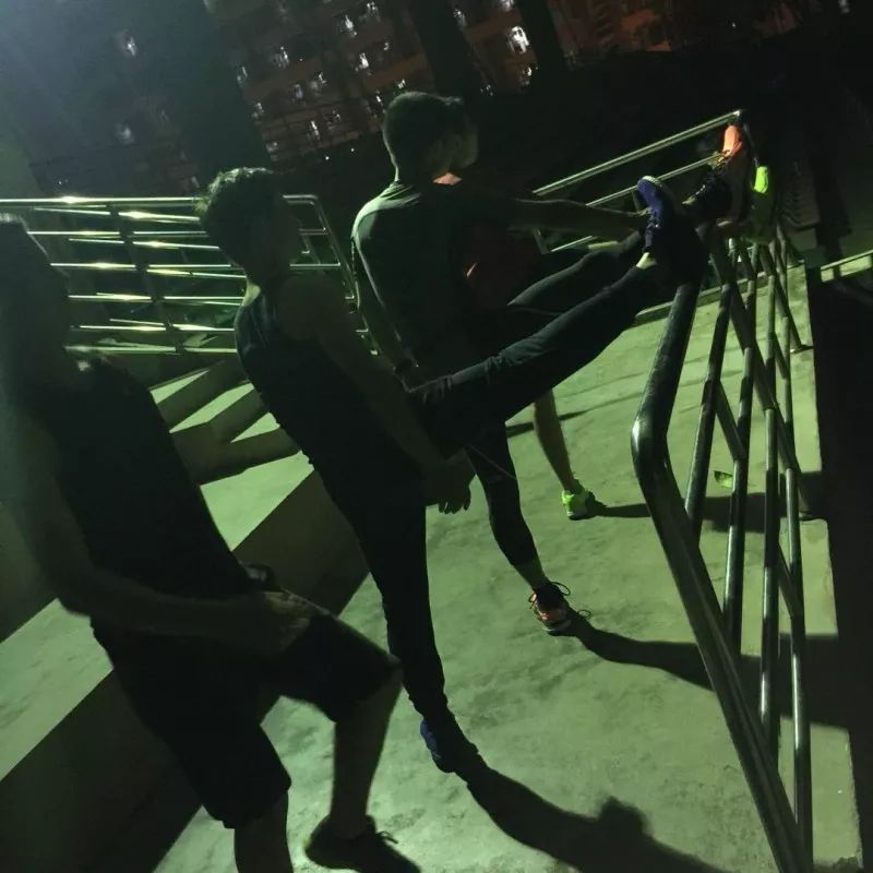 “生还是死”,正站在分岔路口的中国跑团