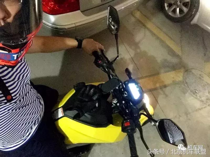 鎽╁弸鍏矾涓婂睍绀烘懇鎵樿溅甯呮皵鍗佽冻,鎽╁弸楠戣缇庢櫙瑙嗛