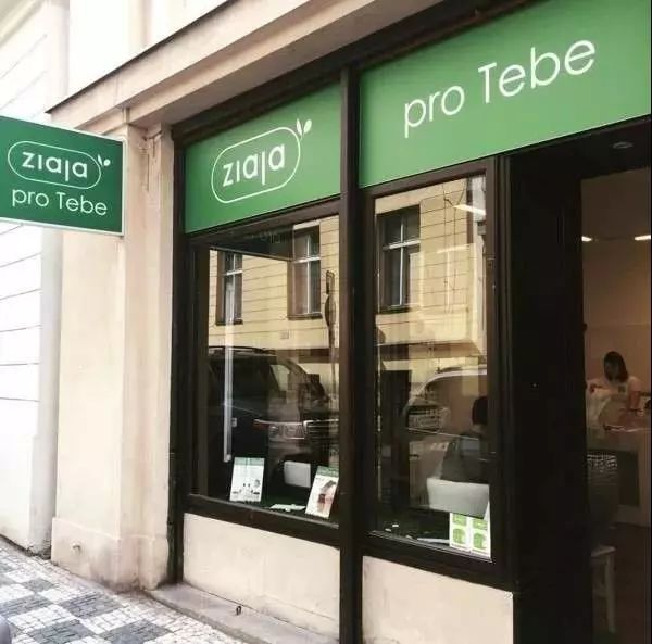 这只山羊居然把“黑球”变“白球”了!