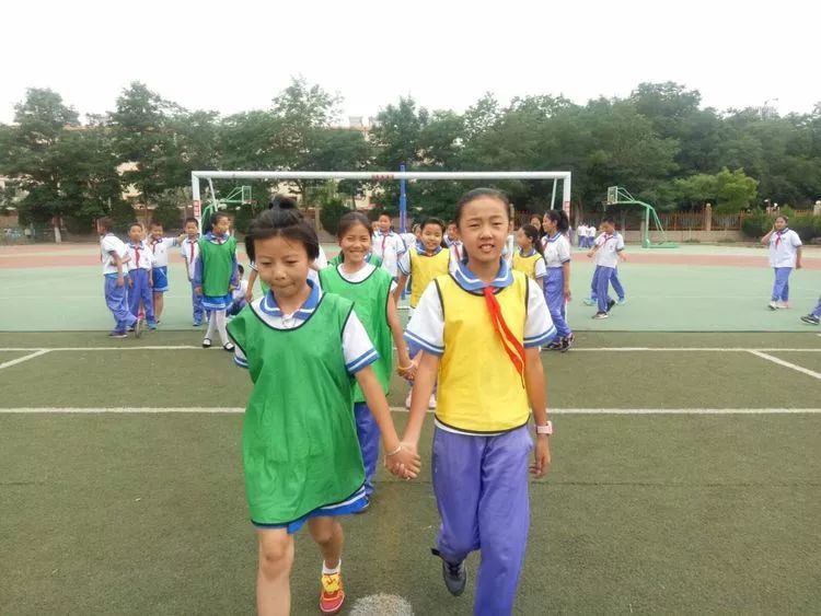 小学五人制女子足球比赛,实验小学足球比赛女生