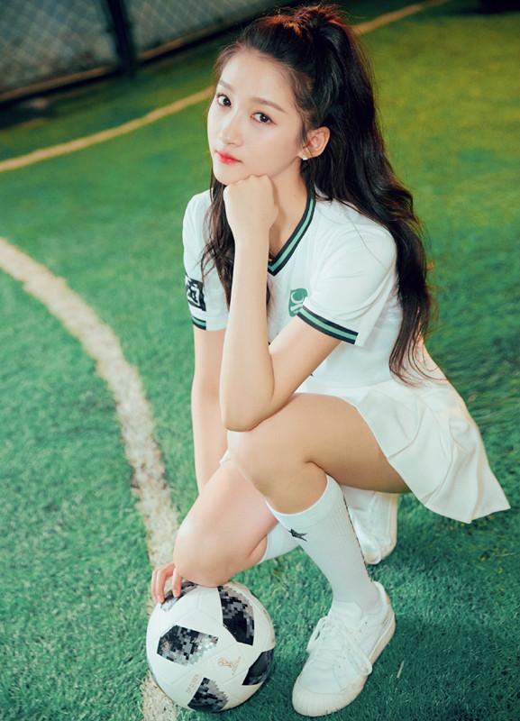 关晓彤清纯美女图片,女明星气质关晓彤