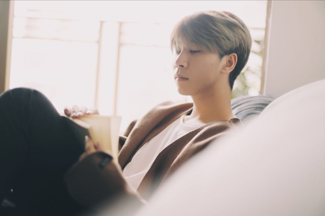 男子趁女友不在家偷偷化妆,男子趁女友不在家偷偷化妆原视频