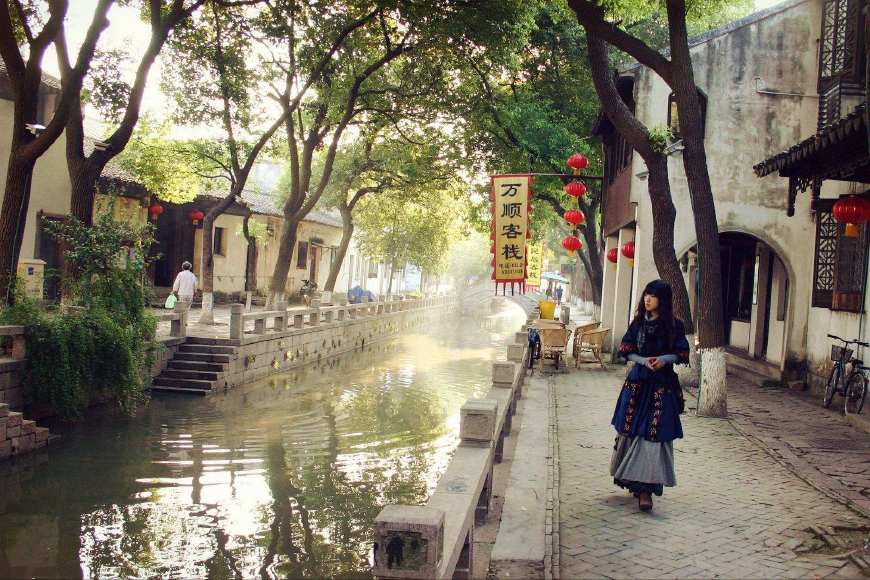 苏州周庄江南水乡古镇,苏州周庄和西塘哪个好