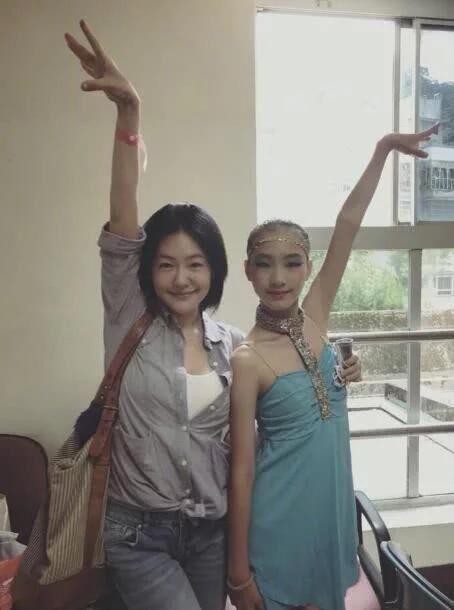小s女儿舞蹈大赛喜获金牌,小s女儿获得冠军