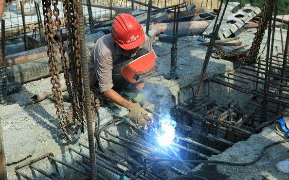 电焊工月薪上万，为何很多女大学生学了电焊专业，却不干呢？