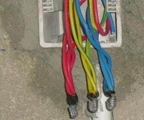 老电工接线方法用十年也不坏,老电工都是这样安装插座接头