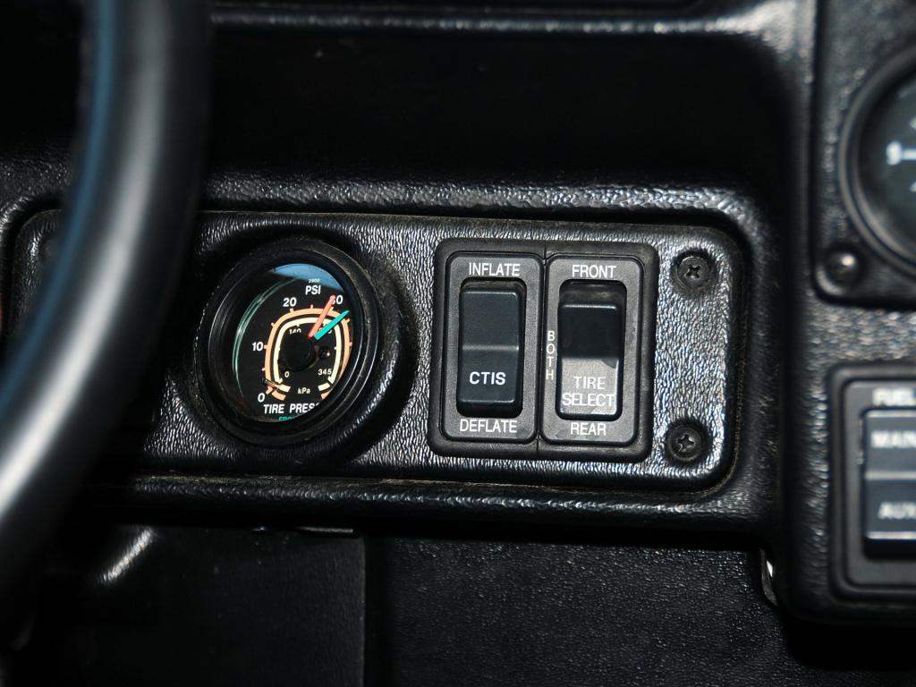 防弹越野车悍马h1皮卡,悍马h1越野车碰撞测试