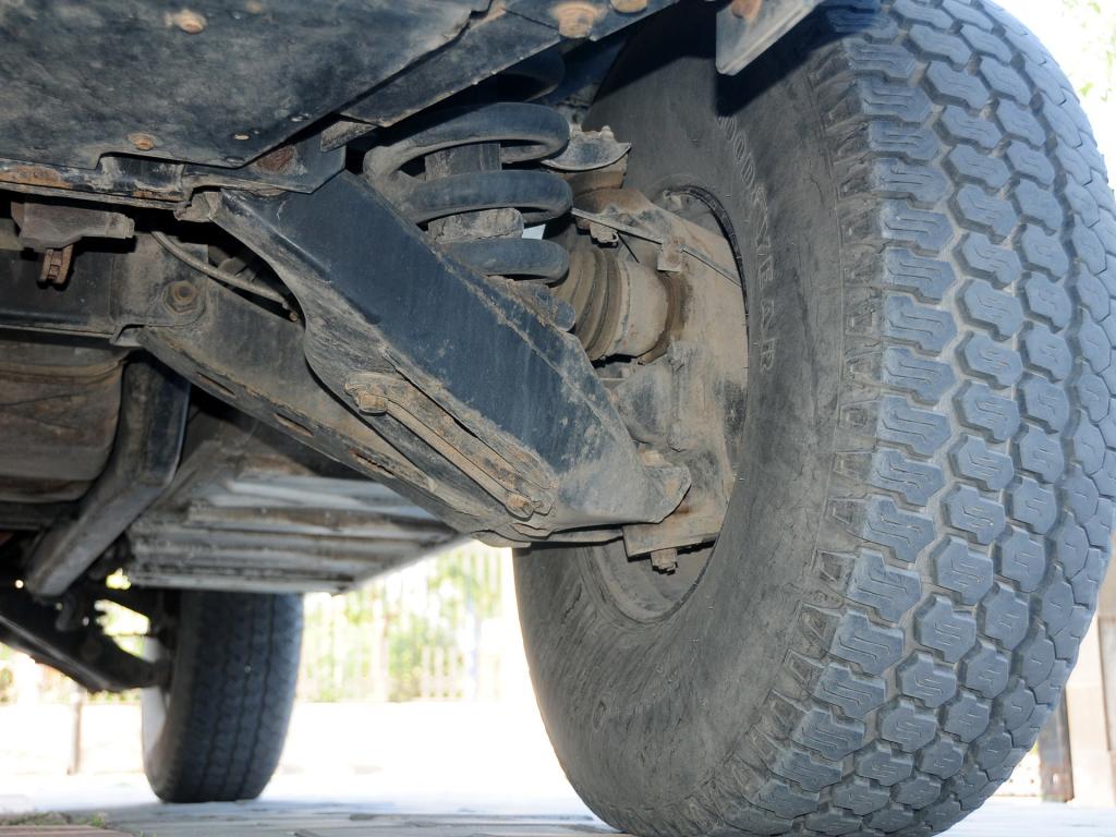 防弹越野车悍马h1皮卡,悍马h1越野车碰撞测试