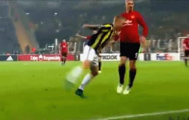 足球球星伊布是怎么火的,功夫足球代言人武僧佩佩