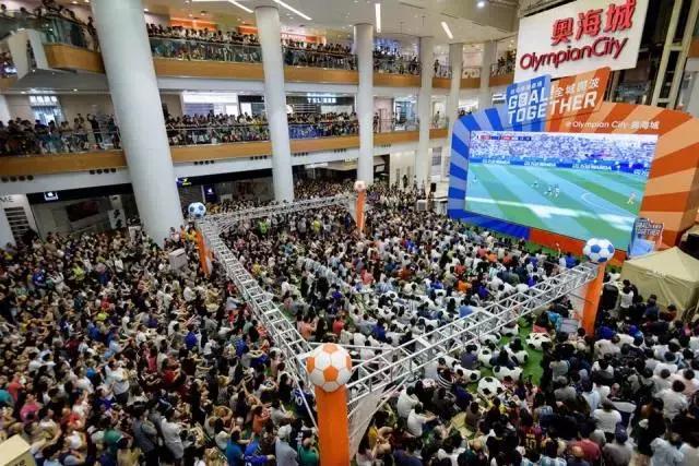 你在家直播看球爽歪歪，香港同胞望眼欲穿哭唧唧……