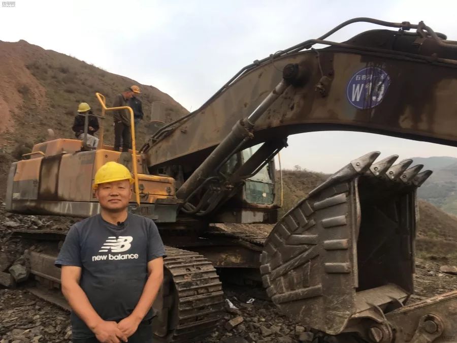 真“机”不怕火炼，李波驾驶沃尔沃挖机在“火焰山”讨生活